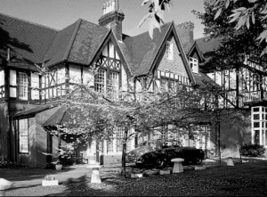 Langtry Manor Hotel Outside X